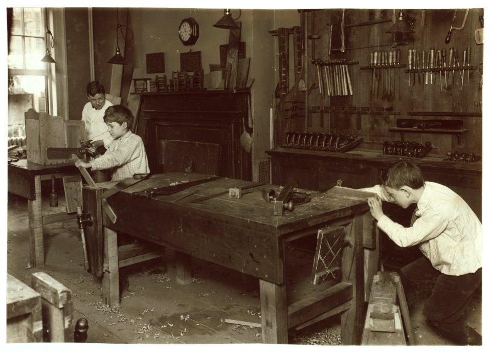 Shop work, Henry St. Settlement. May 1910. LOC nclc.05452