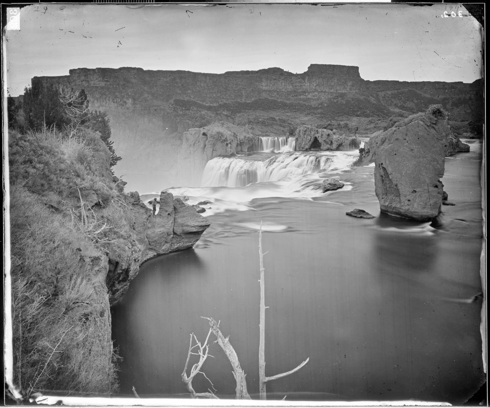 SHOSHONE FALLS, SNAKE RIVER, IDAHO, MID-DAY VIEW ADJACENT WALLS ABOUT 1000 FEET IN HEIGHT - NARA - 524253