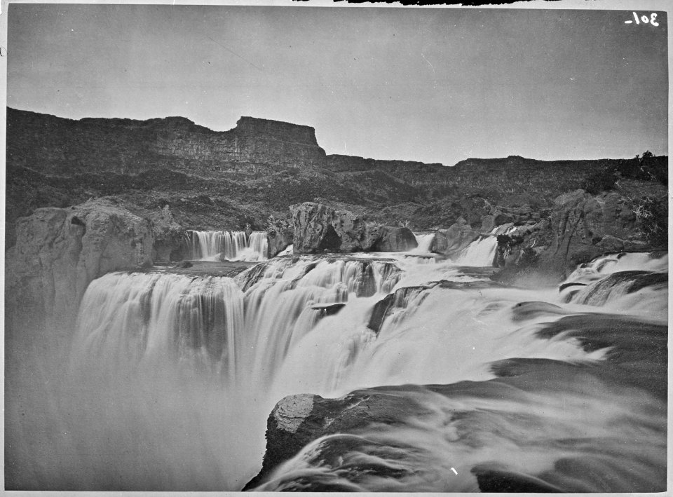 SHOSHONE FALLS, SNAKE RIVER, IDAHO, VIEW ACROSS TOP OF FALLS - NARA - 524252