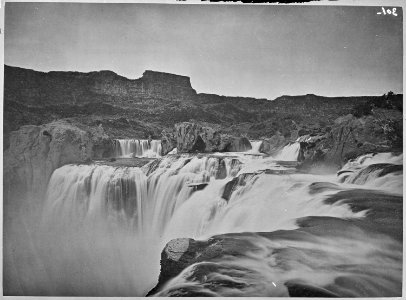 SHOSHONE FALLS, SNAKE RIVER, IDAHO, VIEW ACROSS TOP OF FALLS - NARA - 524252