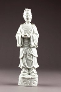 Shou lao, odödlighetens och det långa livets gud i porslin gjord i Kina på 1800-talet - Hallwylska museet - 95590