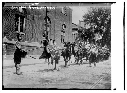 Shriners parade, Rochester LCCN2014689788