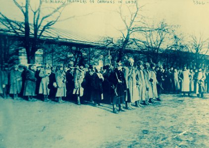 Siberian prisoners of Germany in Łódź, Poland February 4, 1915 (28943300154)