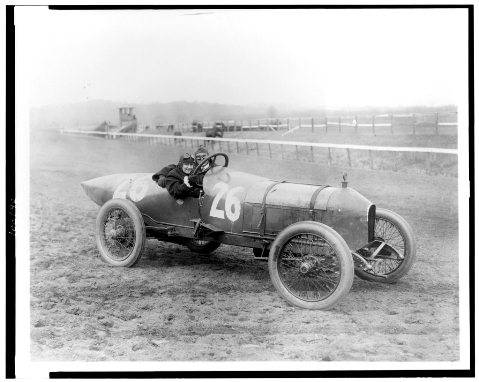 Side view of man and woman in Stutz Weightman Special no. 26 on Benning race track, Washington, D.C., area LCCN90710632