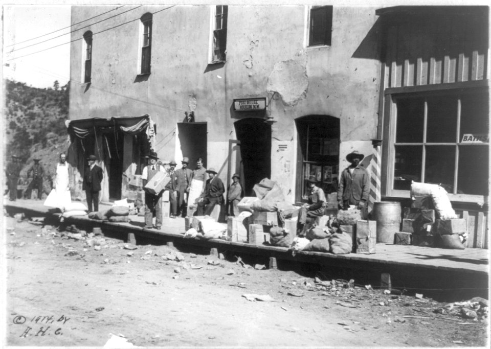 Sidewalk scene outsdie P.O. Mogollon, New Mexico LCCN2017645079
