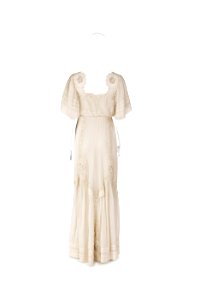 Sidenklänning med avskuren midja och vida rynkade korta ärmar - Hallwylska museet - 90075 photo