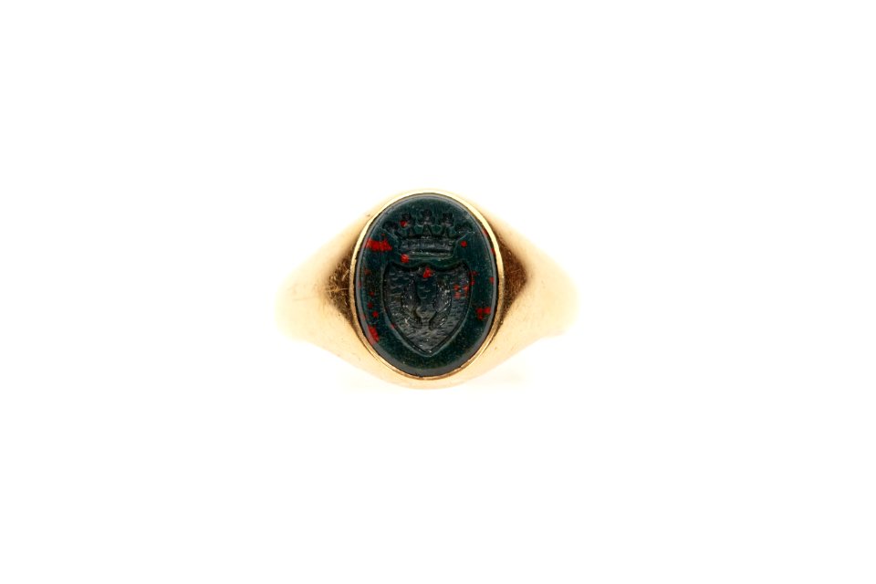 Sigillring av guld och heliotrop med Lilla Brahevapnet - Skoklosters slott - 92352