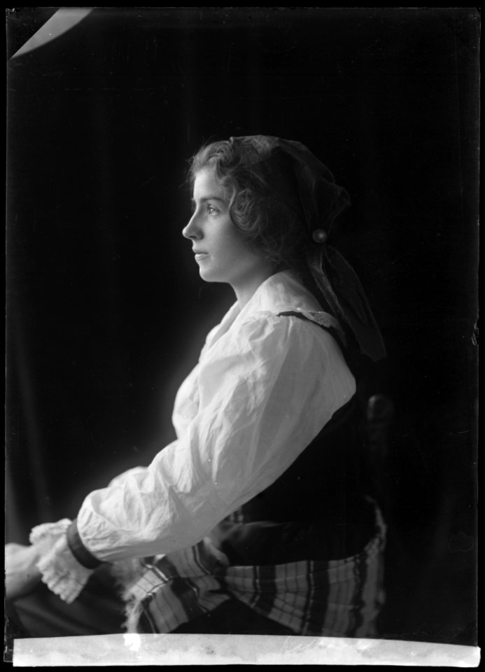 Signe Kolthoff in Tjuvskyttarna 1902 - SMV - GK051
