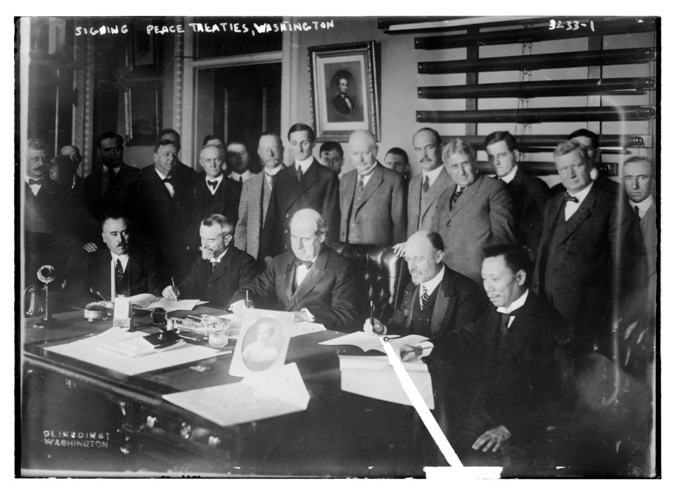 Signing Peace Treaties, Washington LCCN2014697517
