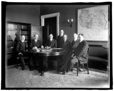 Signing Italian War Loan LCCN2016824550