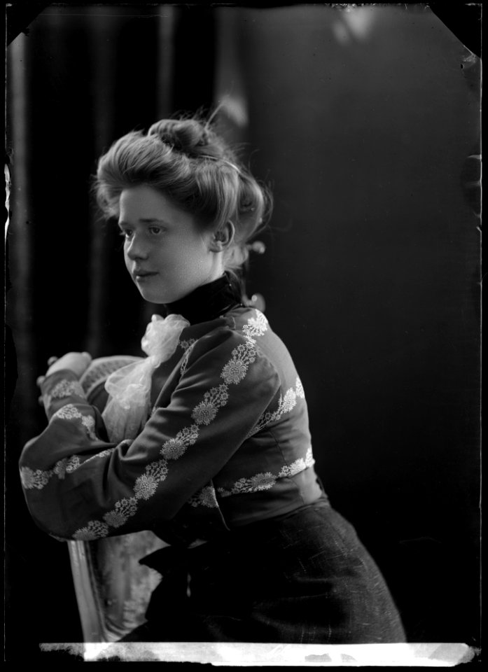 Signe Olsson, actor, undated portrait - SMV - GO011