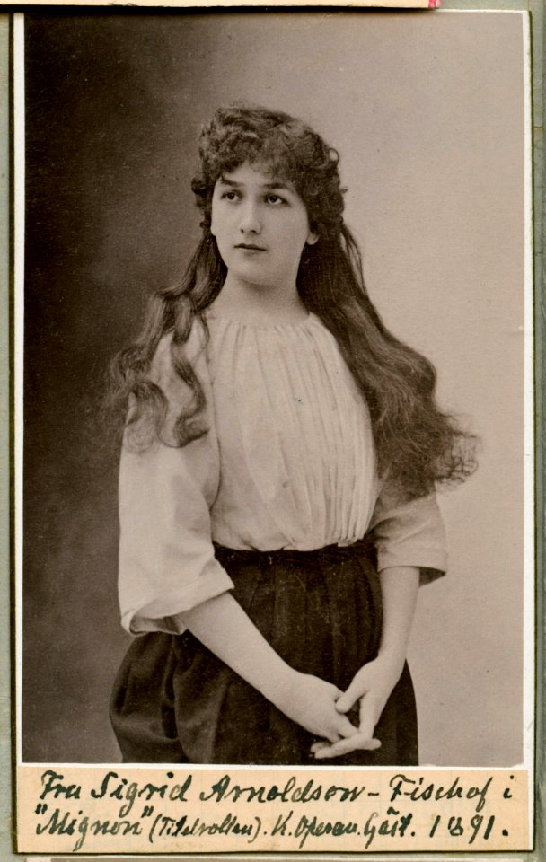 Sigrid Arnoldson, rollporträtt - SMV - H1 094