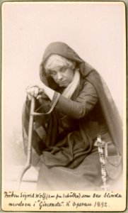 Sigrid Wolf, rollporträtt - SMV - H9 038