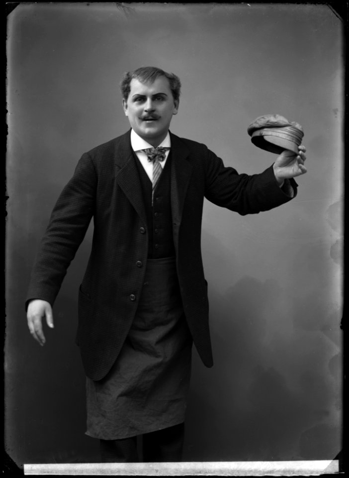 Sigurd Wallén in the revue Här ska valsas at Folkteatern 1911 - SMV - GV049