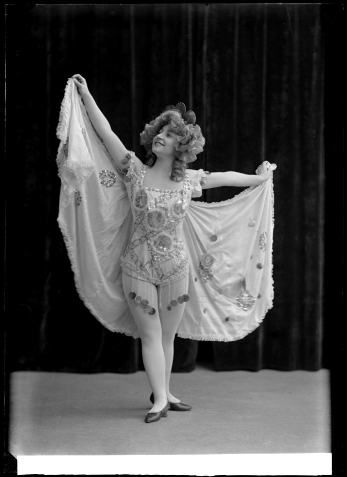 Sigrid Walleni, dancer - SMV - NV064