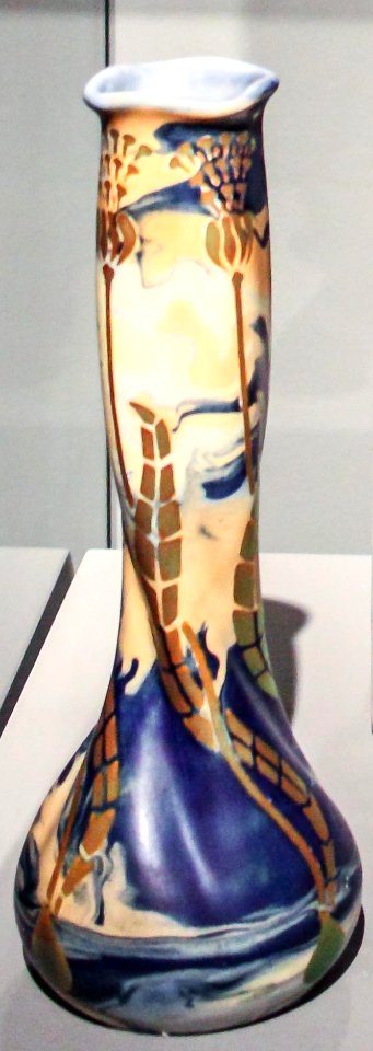 Sikorski - Vase with scottish thistle motifs