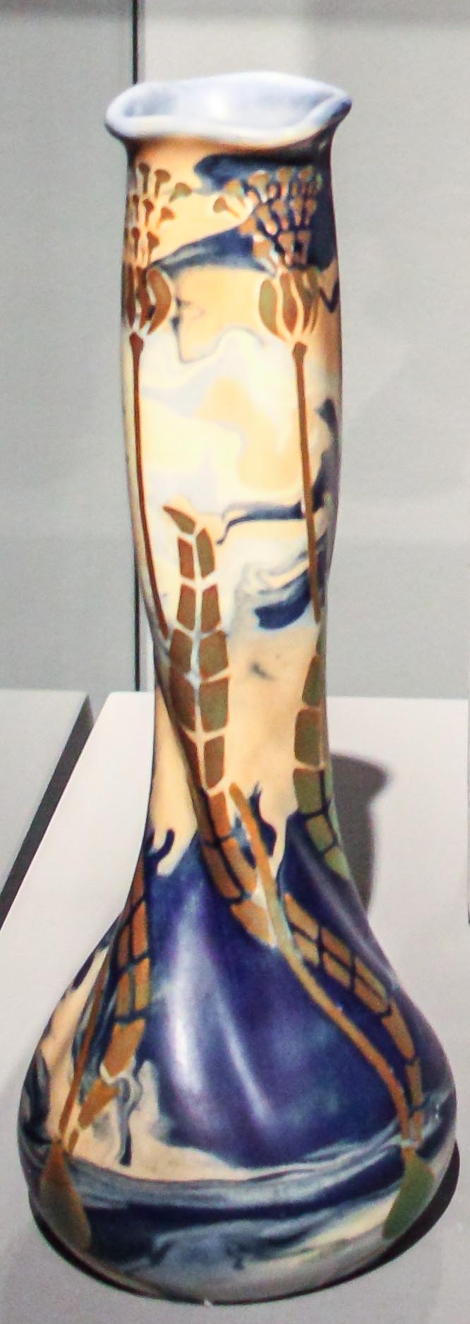 Sikorski - Vase with scottish thistle motifs