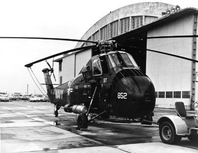 Sikorsky HSS-1 Seabat armed with a Mk 101 Lulu nuclear depth charge, circa in 1960 (USN 710844)