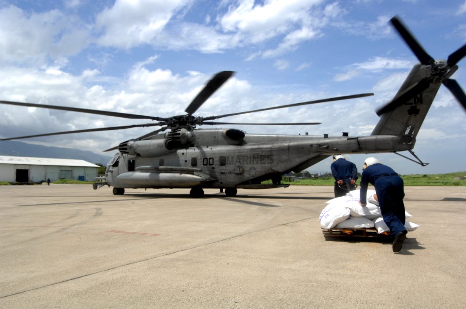 Sikorsky CH-53E (USMC) USS Kearsarge Haiti