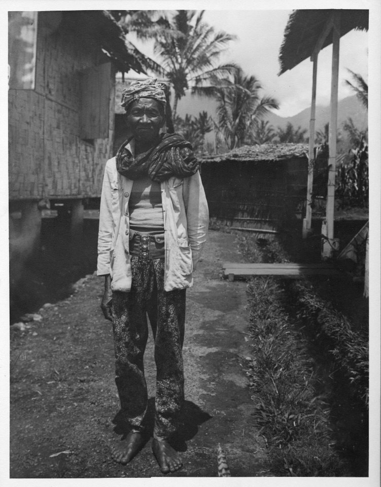 Sikona, en gammal Mongondou-man. Kabupaten Bolaang Mongondow, Sulawesi. Indonesien - SMVK - 000309
