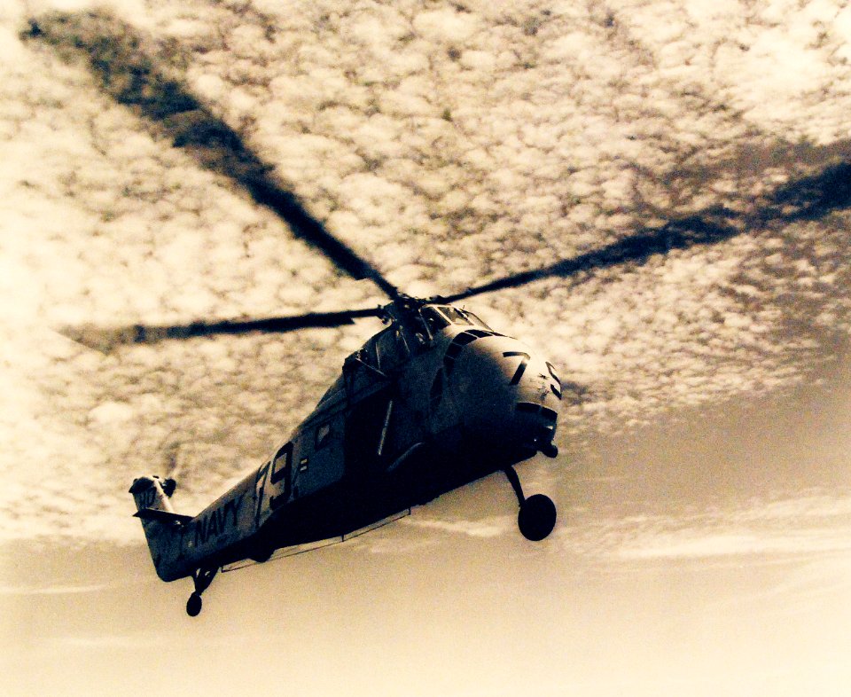 Sikorsky HSS-1 Seabat of HS-7 in flight, circa in the late 1950s (USN 1037212)