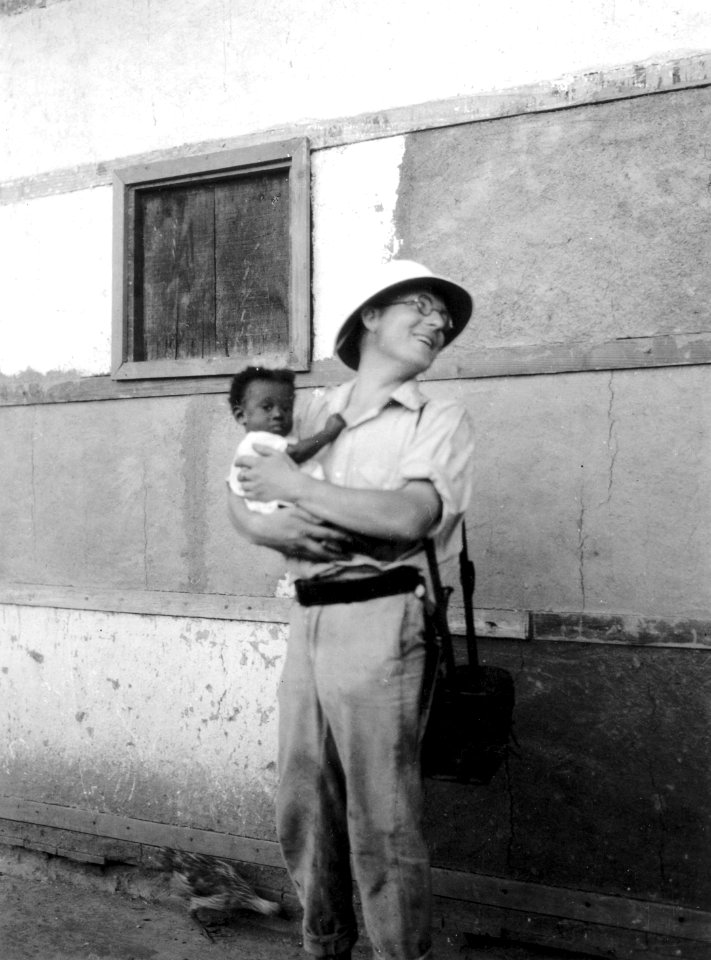Sigvald Linné med barn. Pearl Islands. Panama - SMVK - 004161