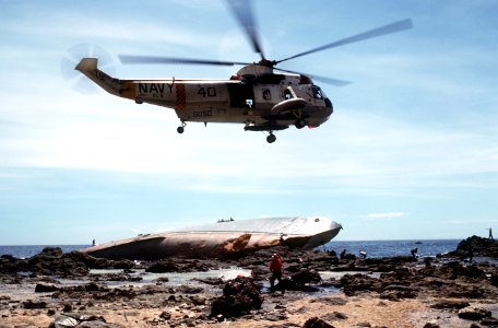 Sikorsky SH-3G Sea King of VC-5 flies over caspsized Philippine frigate BRP Datu Kalantiaw (PS-76) on 22 September 1981 (6371744)