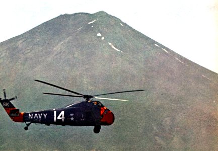 Sikorsky HSS-1 of HS-2 in flight, in 1960