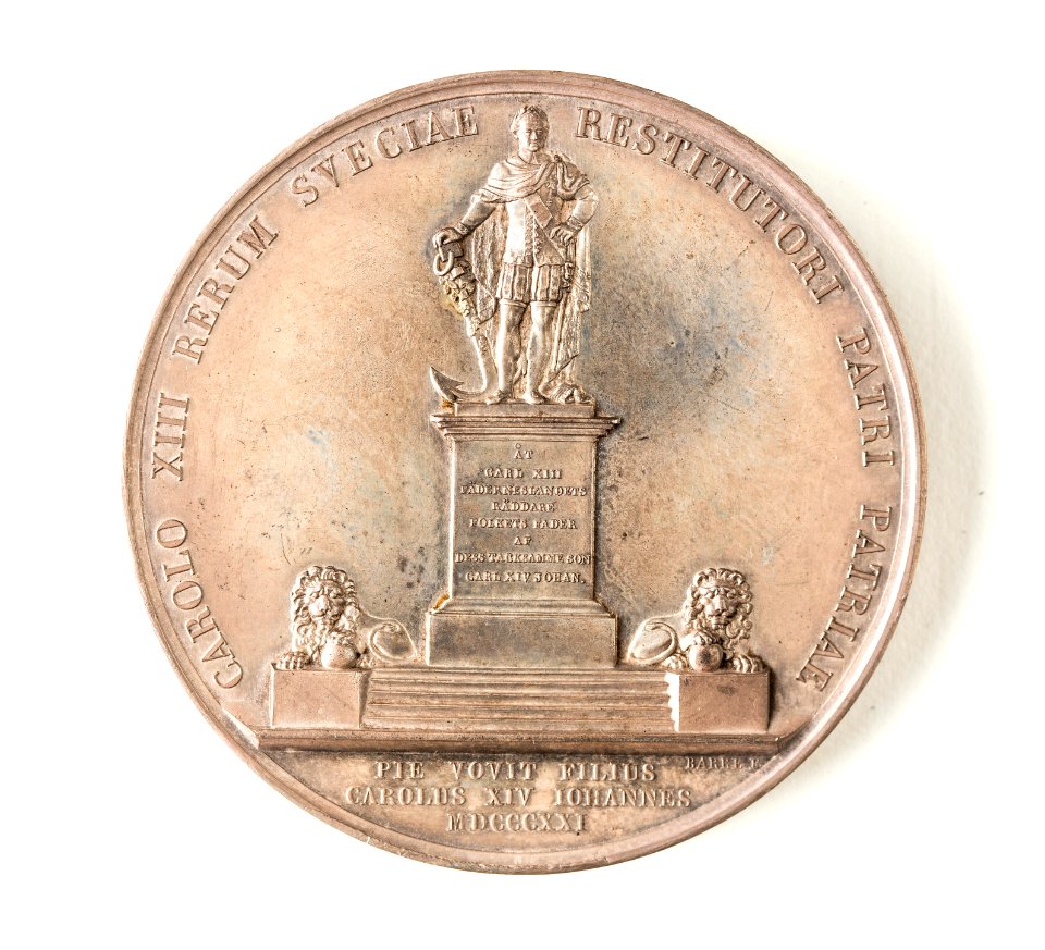 Silvermedalj, 1821. Frånsida, Karl XIIIs staty i Kungsträdgården - Skoklosters slott - 109341