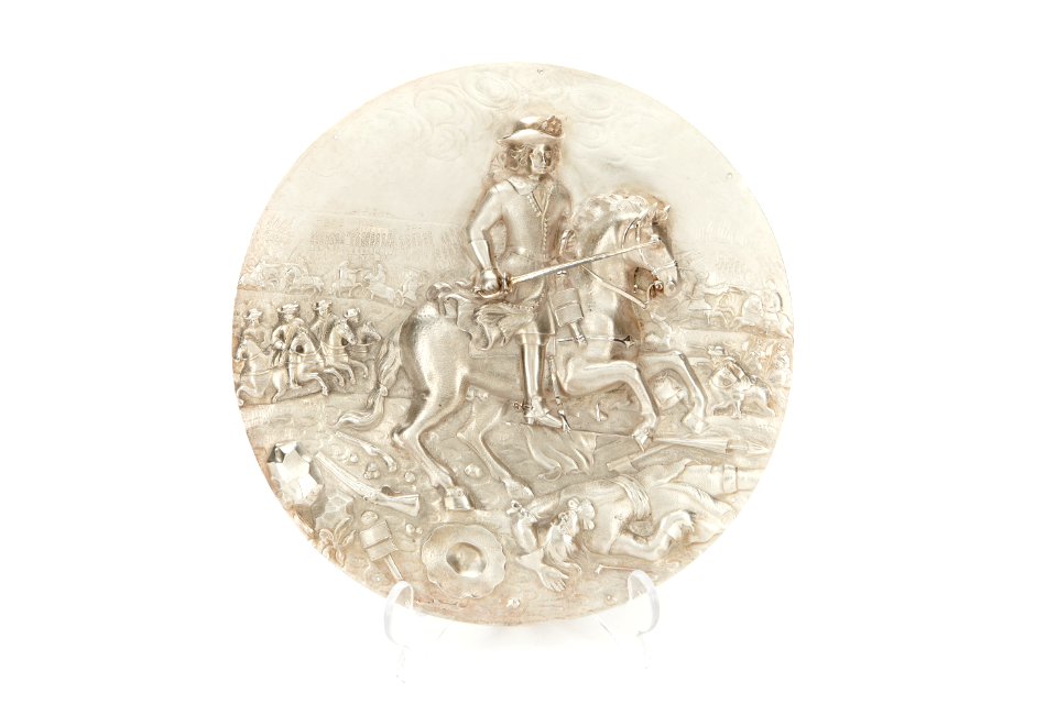 Silverrelief föreställande ryttare till häst, Karl XI vid slaget i Lund 1676 - Skoklosters slott - 92338