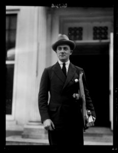 Simon Elwes, son of Lady Winnigrid Elwes, of London, leaving the White House after completing a series of pencil sketches of Pres. Harding LCCN2016891732