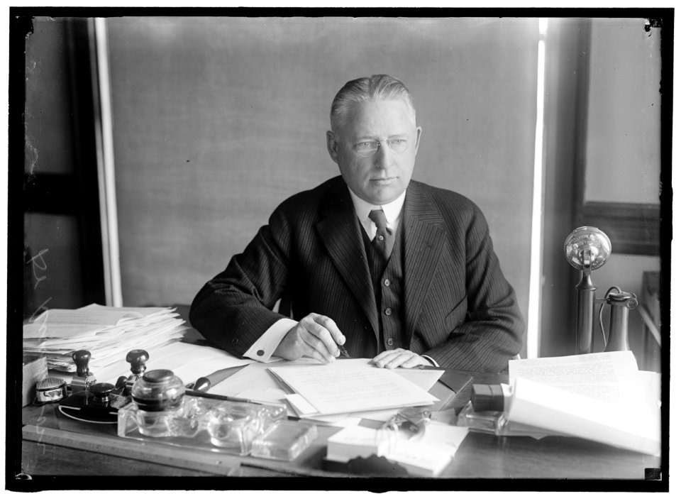 SIMPSON, DR. F.F. LT. COL., U.S.A. OF PITTSBURGH. HEAD OF MEDICAL DIVISION OF WAR INDUSTRIES BOARD AND C.N.D. DURING WORLD WAR. AT DESK LCCN2016864707