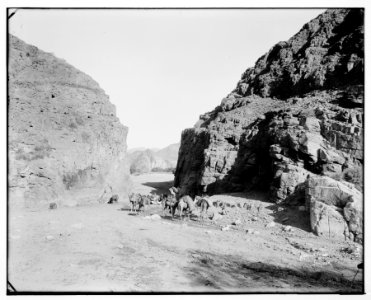 Sinai. Natural gateway of el-Buweib. LOC matpc.07232
