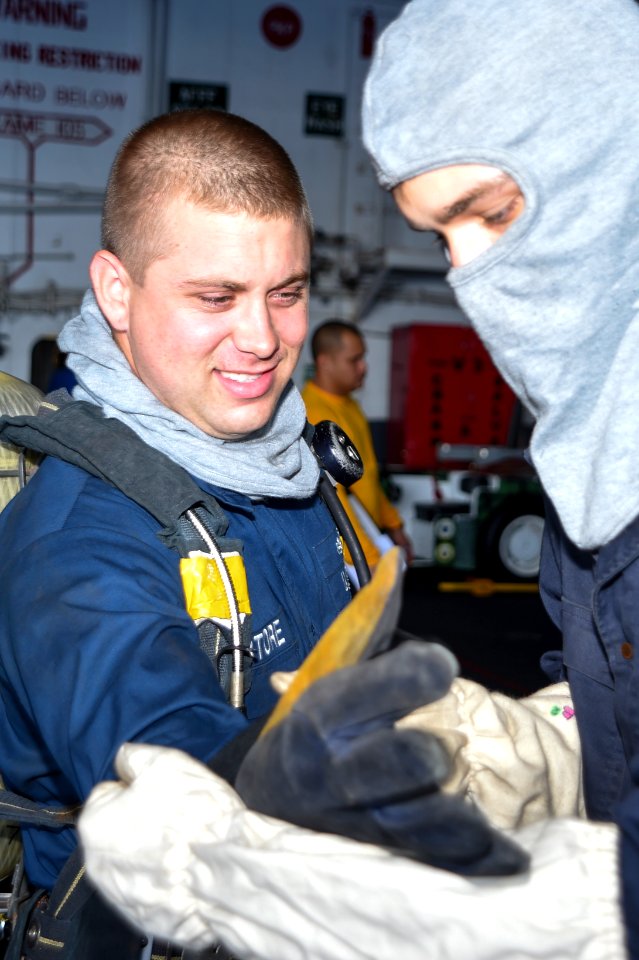 Simulated fire and general quarters drill 141101-N-NZ935-112