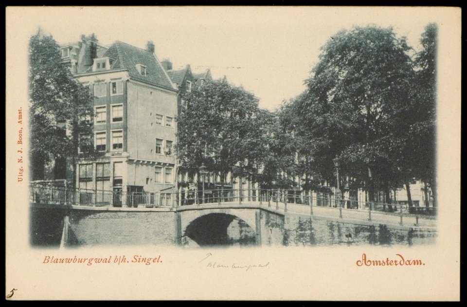 Singel 110 hoek Blauwburgwal. Uitgave N.J. Boon, amsterdam, Afb PBKD00375000001