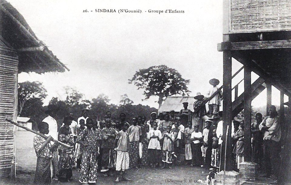 Sindara (N'Gounié)-Groupe d'enfants