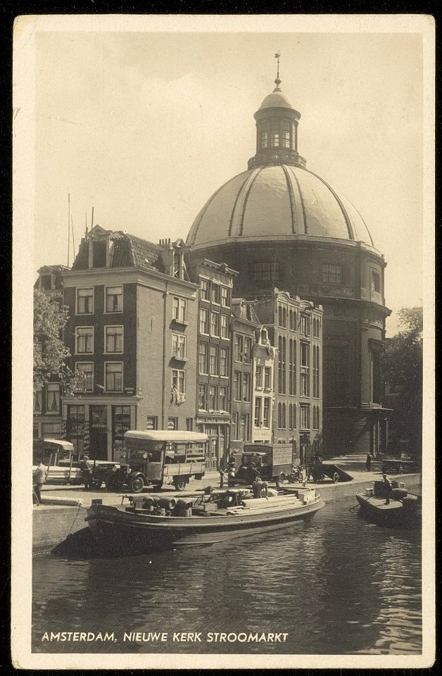 Singel 1-11 met op nr. 11 de ronde Lutherse Kerk. Uitgave Magazijn de Bijenkorf, Afb ANWU01758000001