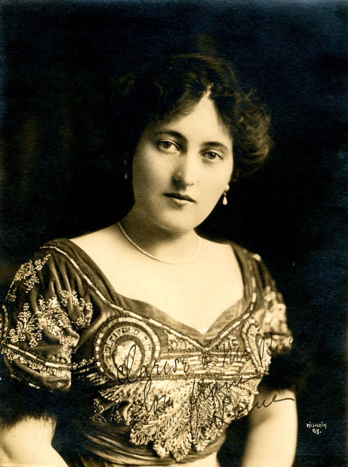 Singer Luella Chilson-Ohrman (SAYRE 20882)