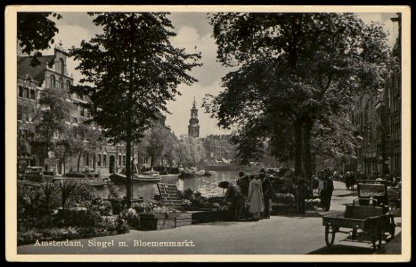 Singel met bloemenmarkt, gezien richting de Munt. Uitgave Vigevano, Amsterdam, Afb PBKD00286000001