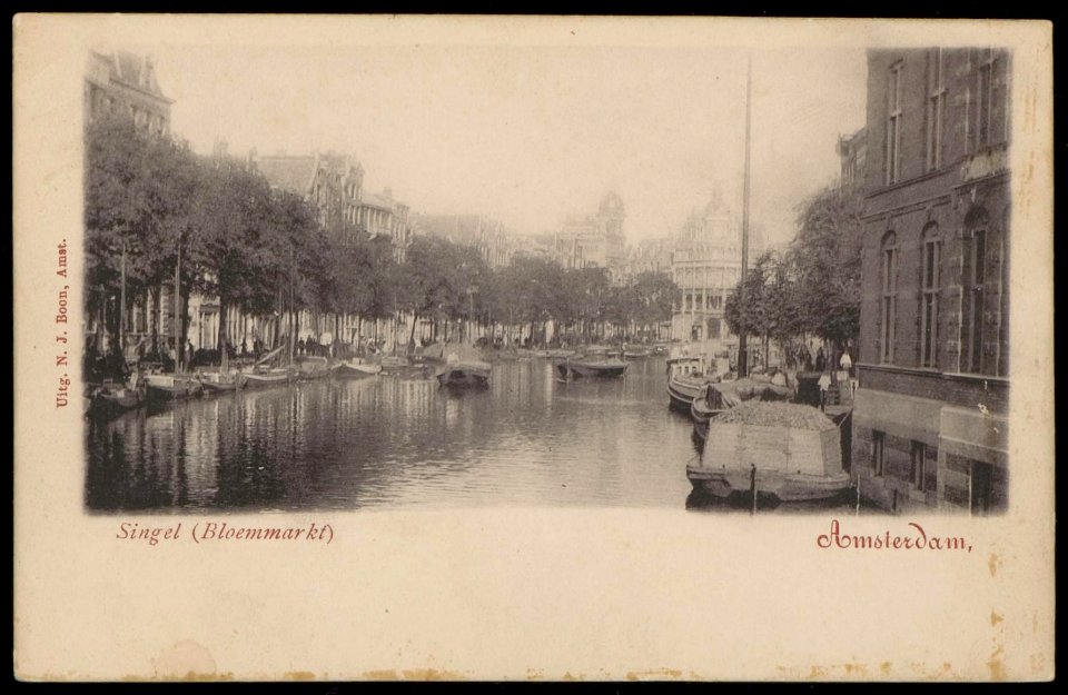 Singel gezien van Muntplein naar Koningsplein. Links de bloemenmarkt. Uitgave N.J. Boon, Amsterdam
