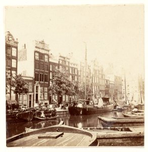 Singel 40, 38, 36 en lager, gezien naar de hoek van de Brouwersgracht Half-stereofoto 010003001272