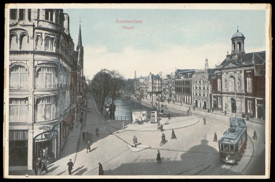 Singel met op de voorgrond het Koningsplein. Rechts op nr. 425 de Sint Catharinakerk. Uitgave Weenenk & Snel, Den Haag, Afb PBKD00284000022