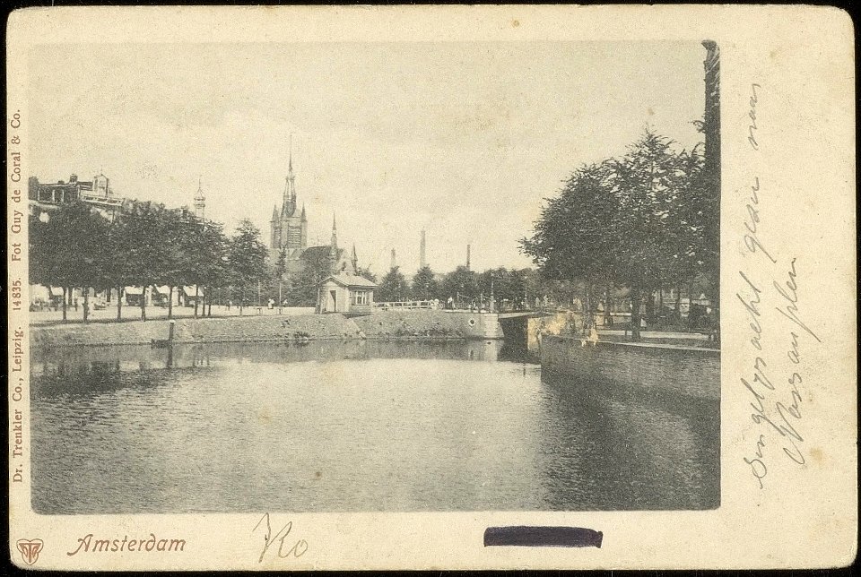 Singelgracht met rechts de Marnixkade, links het Nassauplein en op de achtergrond de Maria Magdalenakerk, Afb ANWU01759000007