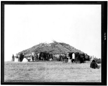 Sioux Indian dance house LCCN90710577