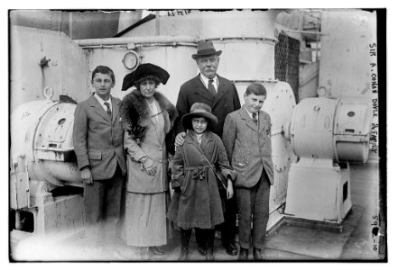 Sir A. Conan Doyle and family LCCN2014715849