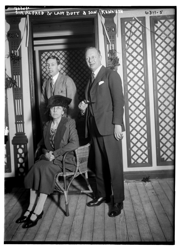 Sir Alfred & Lady Butt & son Kenneth LCCN2014717987