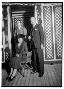 Sir Alfred & Lady Butt & son Kenneth LCCN2014717987