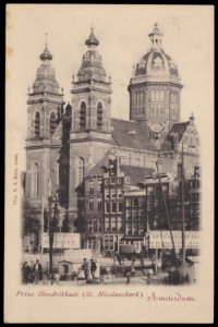 Sint Nicolaaskerk, Prins Hendrikkade 73-76 met rechts daarvan nr. 67-72