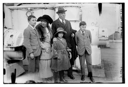Sir A. Conan Doyle and family LCCN2014715848 photo