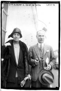 Sir Alb E. Bain and wife LCCN2014718145